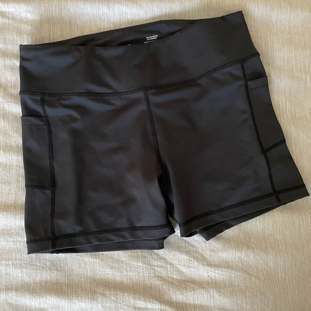 ZYIA light n tight pocket hustle shorts